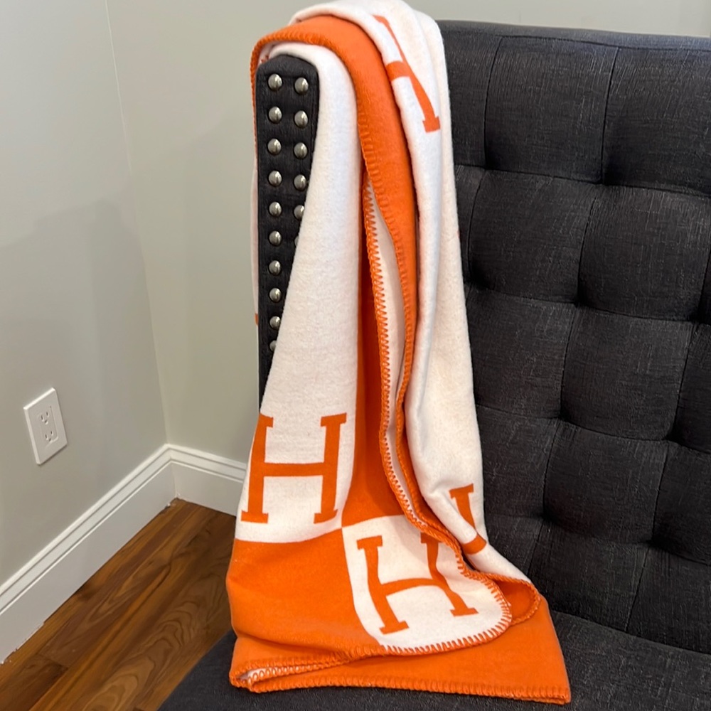 H cream and orange throw